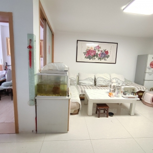 码头小学实验中学学区房，育华路，住人一楼，82平，三室一厅一