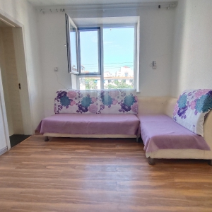 长征小学古寨中学，花园南路，住人二楼东户，54.2平，两室一厅一卫，送储