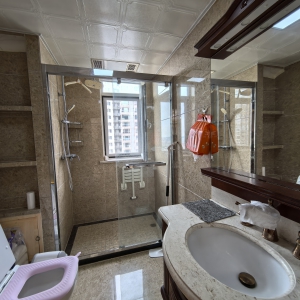 出售仁泰花园精装131平仅售89.8