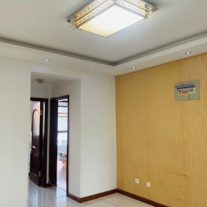 出售南曲阜翡翠城A区，71平，售价69.8万