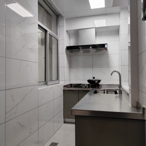 卧龙山小区住人四楼70.9平三室精装带储藏室出售