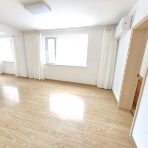 蓝天广场84平多层五楼简装带储藏室