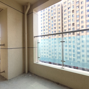 一品雅苑边户毛坯房四室两卫