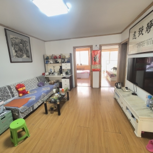 西北山生活小区，多层2楼79.6平米，带草厦子