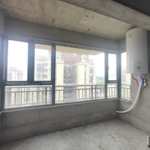 御龙天峰电梯好楼层带车位三室