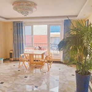 金猴绿色住人五楼精装三室带储藏室