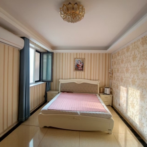 出售仁泰花园 两室精装